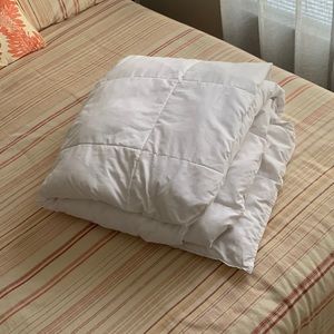 Full/Queen down alternative comforter